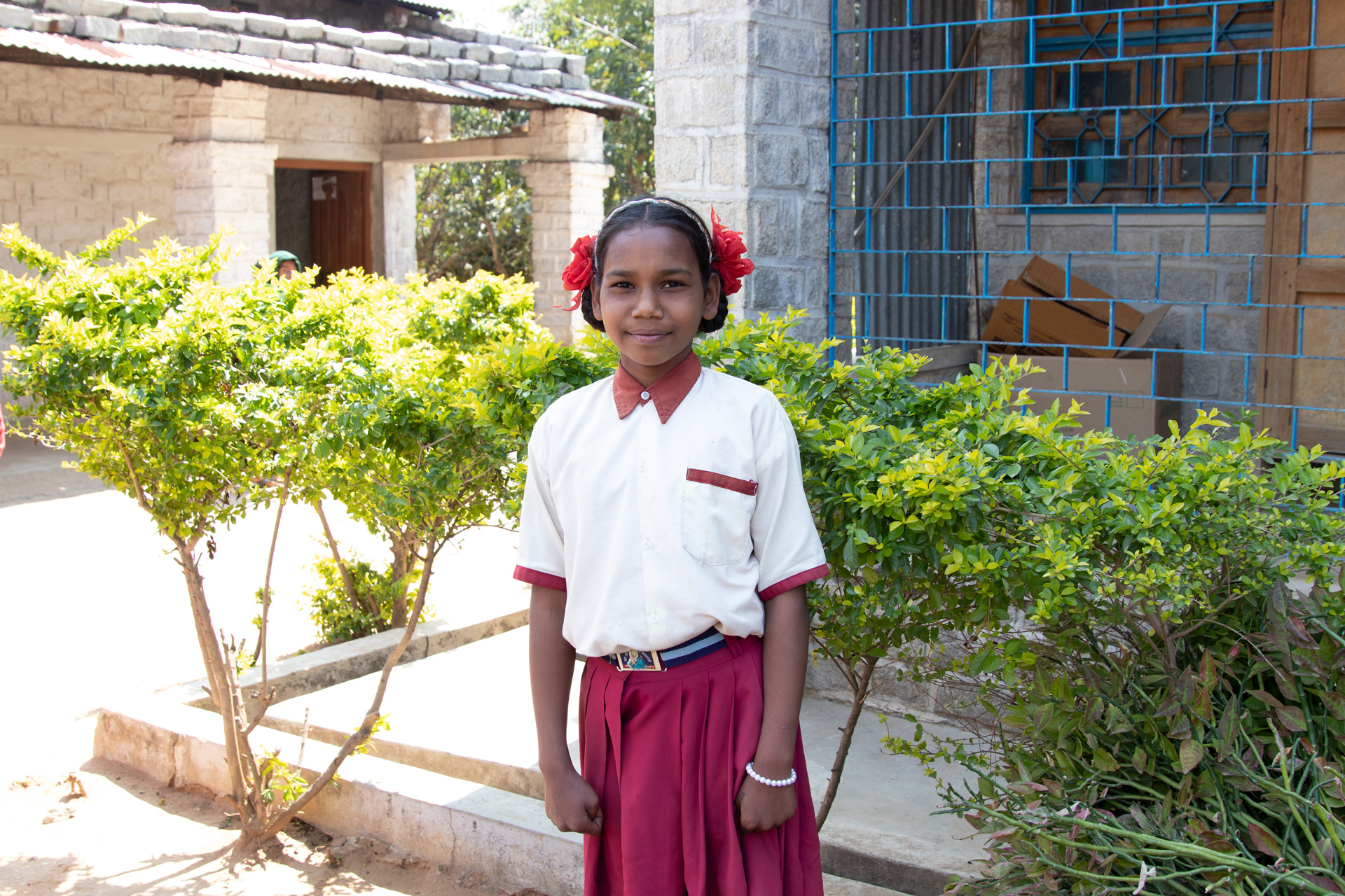 Anisha, tio år från Indien